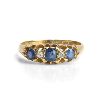 Lot 32 - An Edwardian 18ct gold sapphire and diamond ring