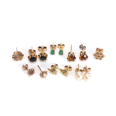 Lot 224 - A collection of stud earrings