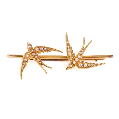 Lot 42 - A Victorian swallow bar brooch
