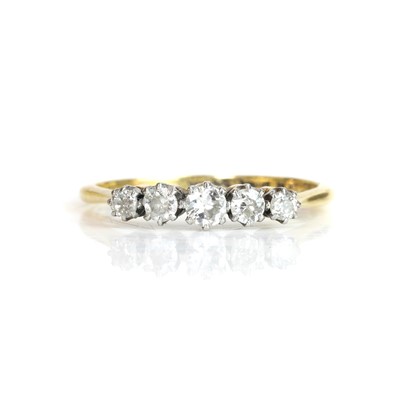 Lot 69 - A diamond five stone ring