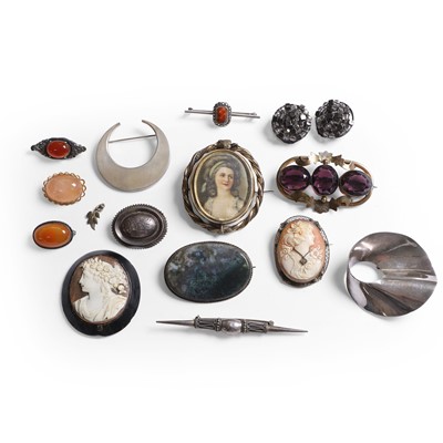 Lot 328 - A box of antique and later silver and costume jewellery