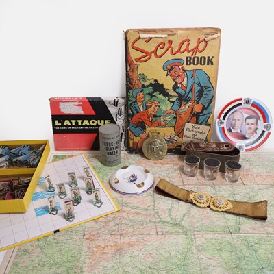 Lot 254 - A group of military collectables