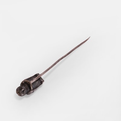Lot 40 - A symbolic owl stick pin
