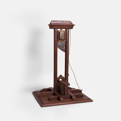 Lot 117 - A novelty guillotine cigar cutter