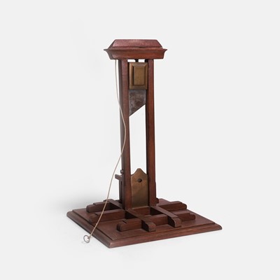 Lot 117 - A novelty guillotine cigar cutter