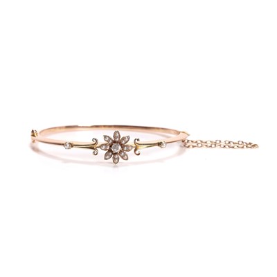 Lot 41 - A diamond and split pearl hinged bangle