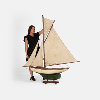 Lot 528 - A Victorian pond yacht