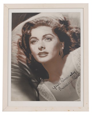 Lot 166 - A signed photograph of the actress Maureen Swanson, Countess of Dudley