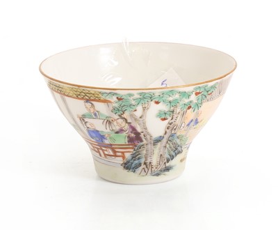 Lot 52 - A Chinese famille rose teabowl