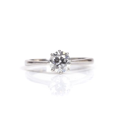 Lot 145 - A diamond single stone ring