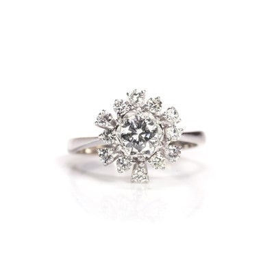 Lot 148 - An 18ct white gold diamond cluster ring