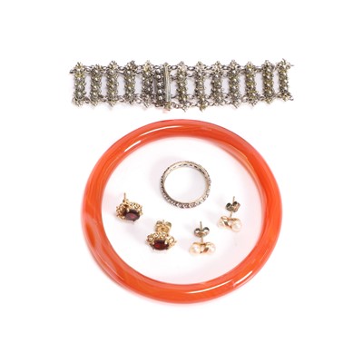 Lot 318 - A group of jewellery