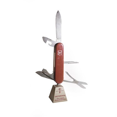 Lot 318 - A Victorinox 'Swiss Army Knife' advertising automaton