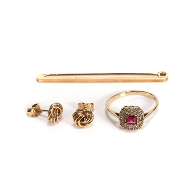 Lot 273 - A small group of jewellery