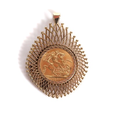Lot 363 - A sovereign coin pendant