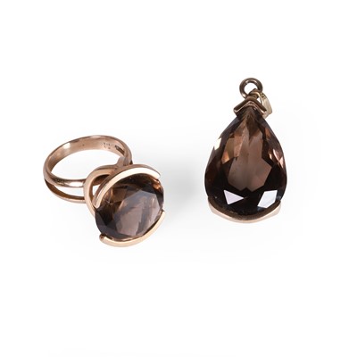 Lot 230 - A smoky quartz pendant and a smoky quartz ring