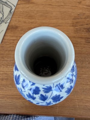 Lot 53 - A Chinese blue and white vase