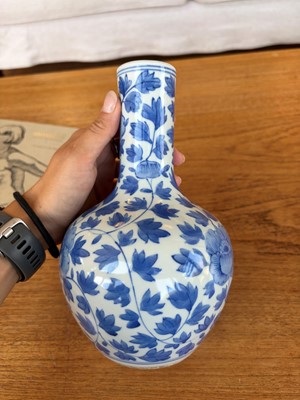 Lot 53 - A Chinese blue and white vase