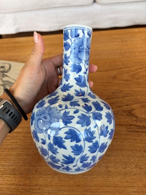 Lot 53 - A Chinese blue and white vase
