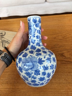 Lot 53 - A Chinese blue and white vase