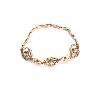 Lot 53 - An Edwardian green tourmaline and split pearl bracelet