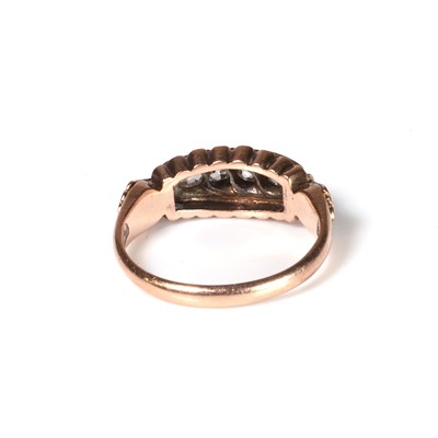 Lot 35 - A diamond four stone ring