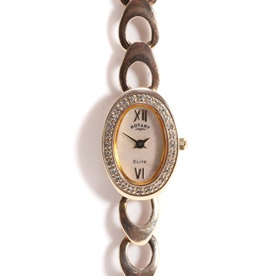 Lot 454 - A ladies' 9ct gold Rotary quartz bracelet watch