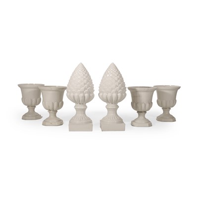 Lot 123 - A collection of Italianate pottery