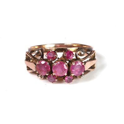 Lot 113 - A ruby cluster ring