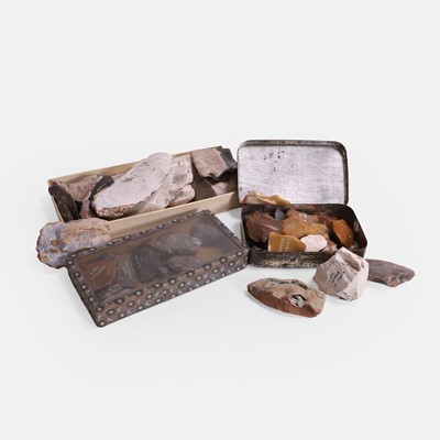 Lot 453 - A collection of Neolithic flint arrowheads, scrapers, shreds and cores