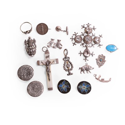 Lot 305 - A group of mostly antique jewels
