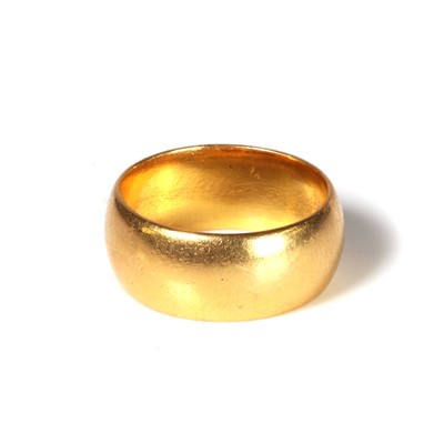 Lot 373 - A 22ct gold wedding ring