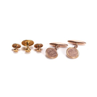 Lot 297 - A pair of 9ct gold cufflinks and a cased set of 9ct gold dress studs