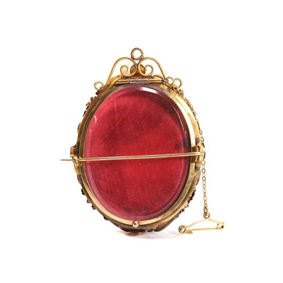 Lot 10 - A pietra dura locket brooch