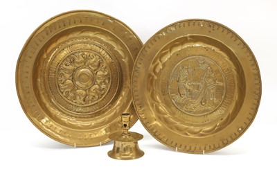 Lot 305 - A collection of brass items