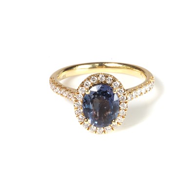 Lot 163 - An 18ct gold sapphire and diamond ring