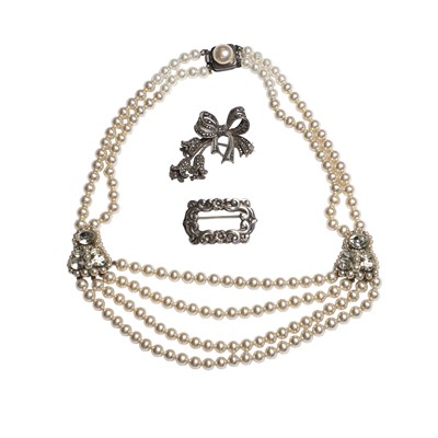 Lot 317 - A small group of jewels