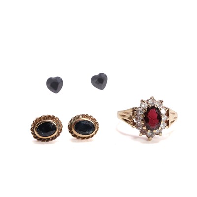 Lot 321 - A small group of jewellery