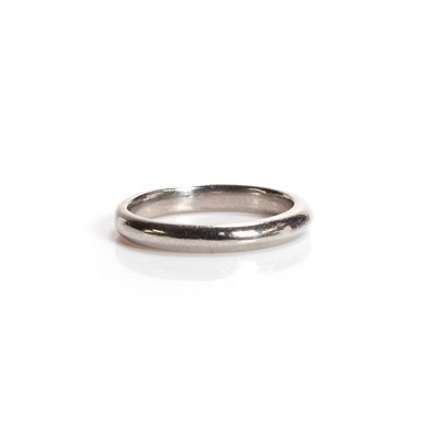 Lot 73 - A wedding ring