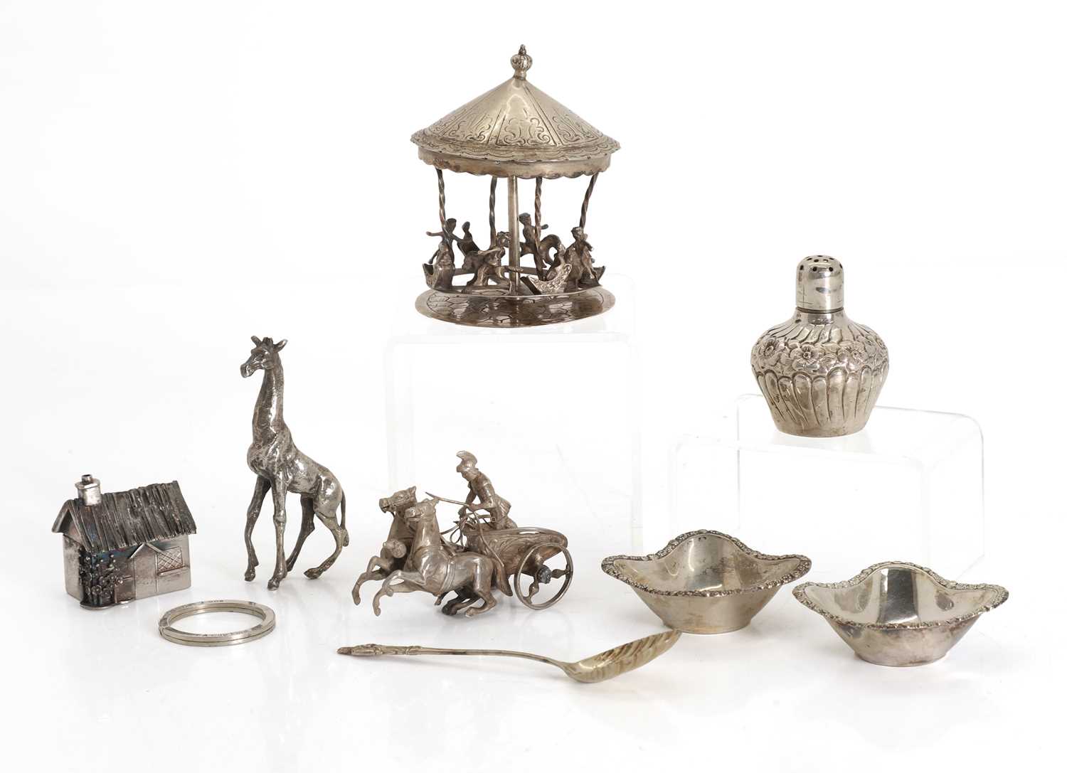 Lot 1 - A collection of silver items
