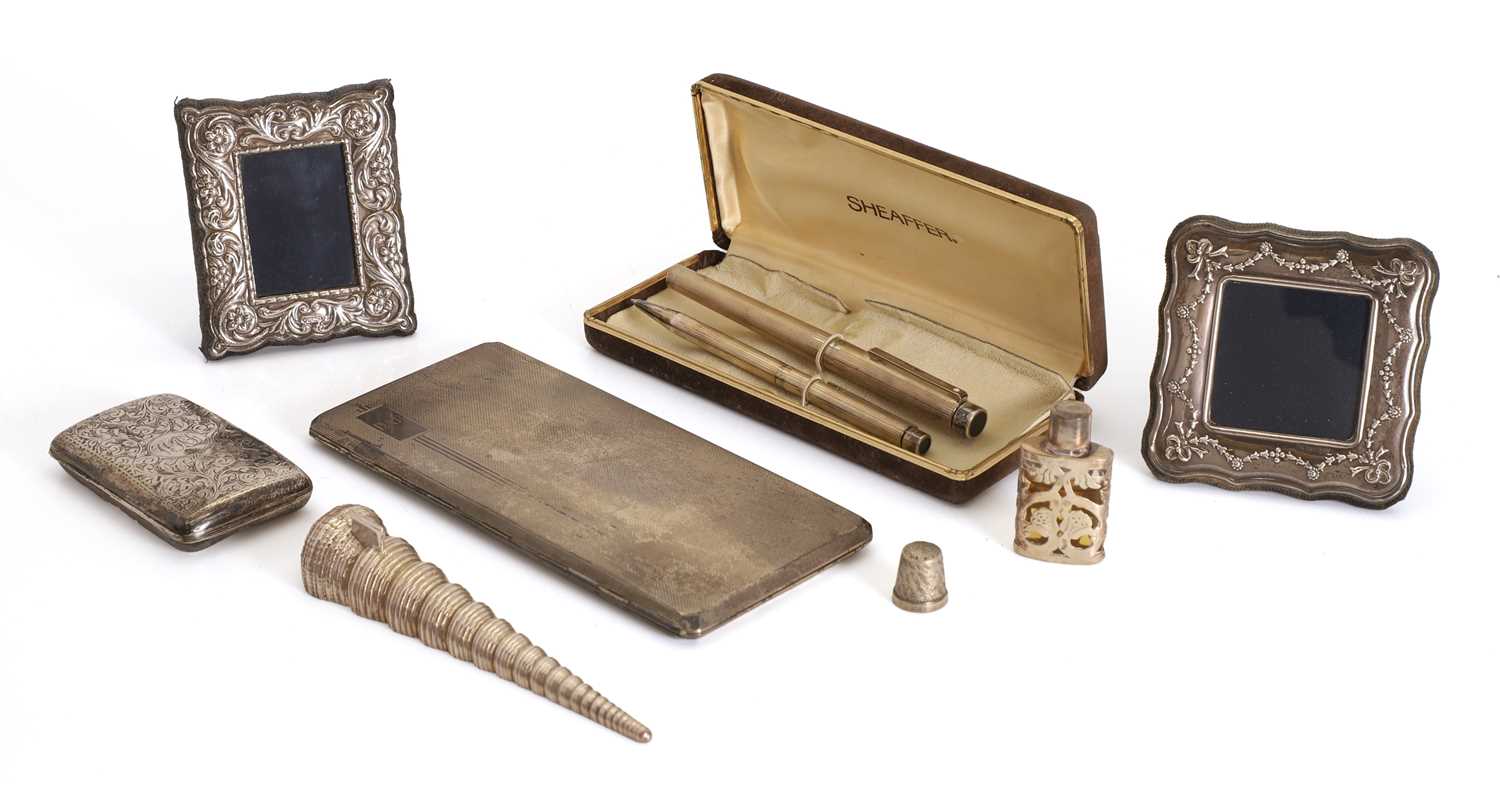 Lot 3 - A collection of silver