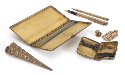 Lot 3 - A collection of silver