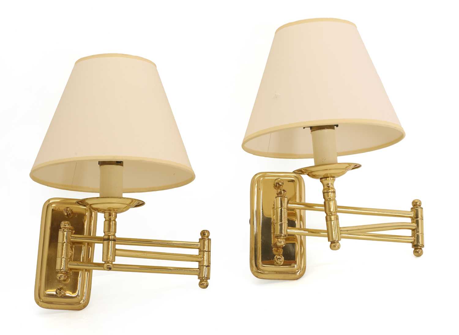 Lot 471 - A pair of Vaughan Designs bedside lamps