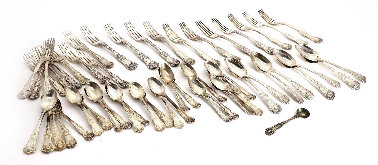 Lot 29 - A harlequin Queens pattern canteen of silver cutlery