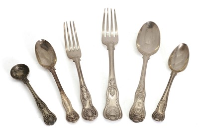 Lot 29 - A harlequin Queens pattern canteen of silver cutlery