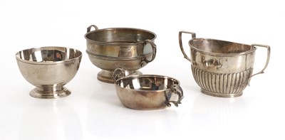 Lot 19 - A silver sucrier