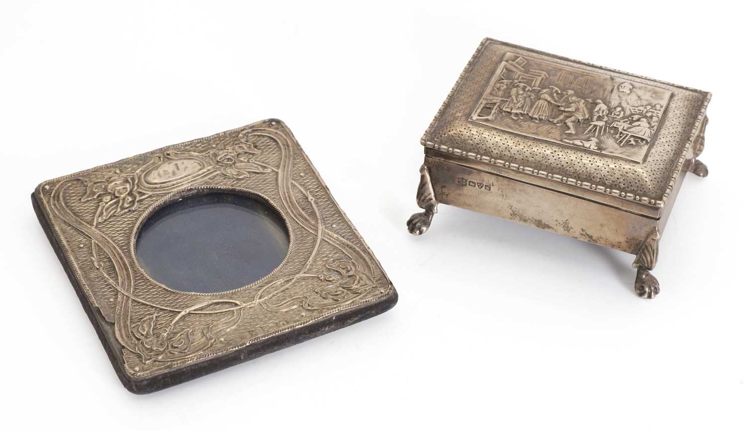 Lot 24 - An Edwardian silver trinket box