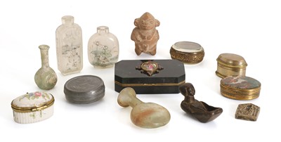 Lot 308 - A hardstone box