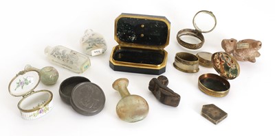 Lot 308 - A hardstone box