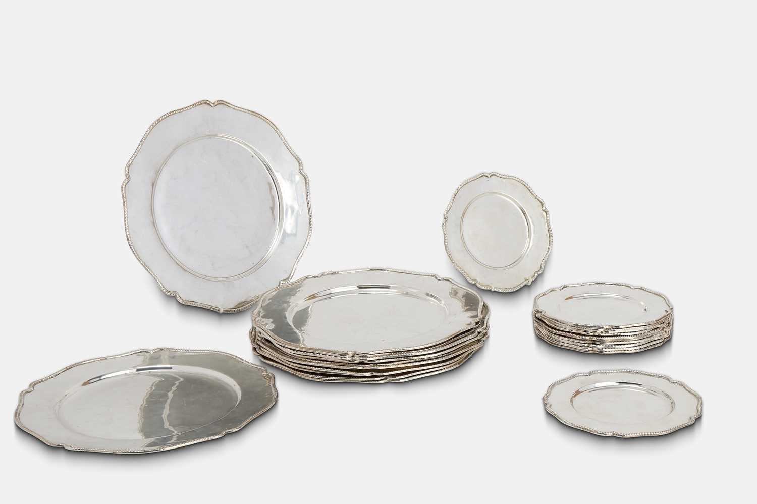 Lot 334 - A silver part dinner service